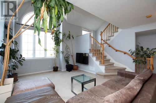 16 Briston Private, Ottawa, ON - Indoor Photo Showing Living Room