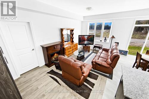 11 Spruceside Drive, Kawartha Lakes, ON - Indoor Photo Showing Living Room