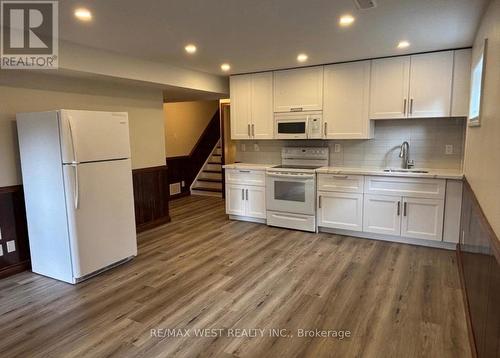 4 Dantek Court, Brampton, ON - Indoor Photo Showing Kitchen