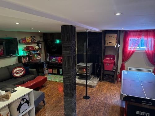 Salle familiale - 24 Av. Des Saules, Notre-Dame-Des-Prairies, QC - Indoor