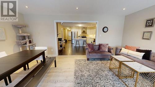 81 - 1220 Riverbend Road, London South (South B), ON - Indoor Photo Showing Living Room