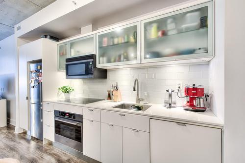 Cuisine - 413-1340 Rue Olier, Montréal (Le Sud-Ouest), QC - Indoor Photo Showing Kitchen With Upgraded Kitchen
