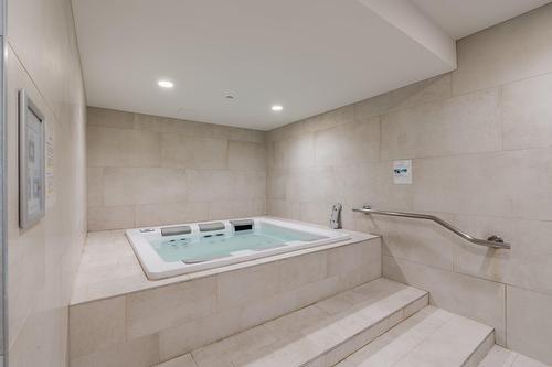 Hot tub - 603-1310 Boul. René-Lévesque O., Montréal (Ville-Marie), QC - Indoor Photo Showing Bathroom