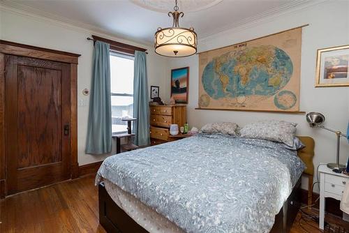 1033 Dorchester Ave, Winnipeg, MB 