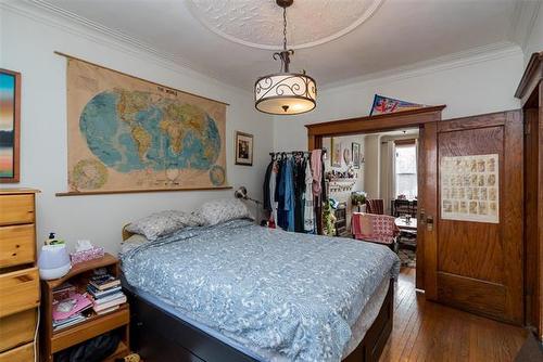 1033 Dorchester Ave, Winnipeg, MB 