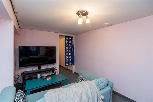 1033 Dorchester Ave, Winnipeg, MB 