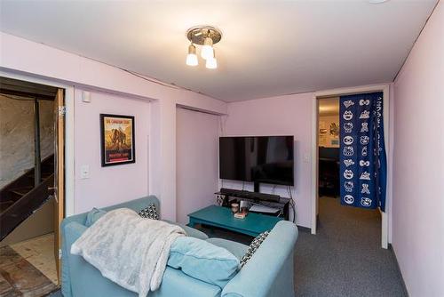 1033 Dorchester Ave, Winnipeg, MB 