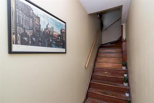 1033 Dorchester Ave, Winnipeg, MB 