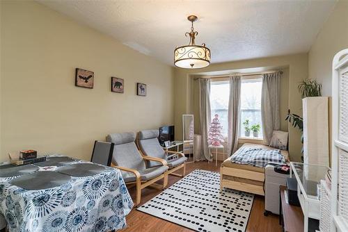 1033 Dorchester Ave, Winnipeg, MB 