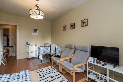 1033 Dorchester Ave, Winnipeg, MB 