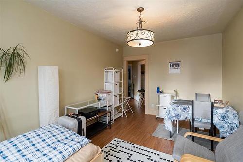 1033 Dorchester Ave, Winnipeg, MB 