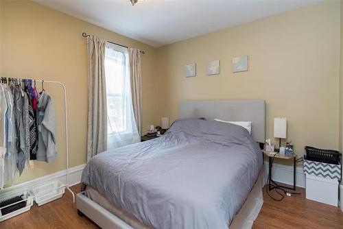 1033 Dorchester Ave, Winnipeg, MB 