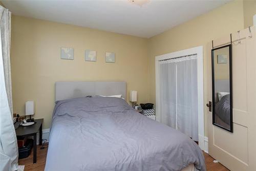 1033 Dorchester Ave, Winnipeg, MB 