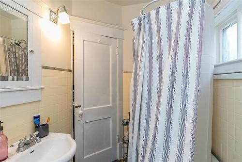 1033 Dorchester Ave, Winnipeg, MB 