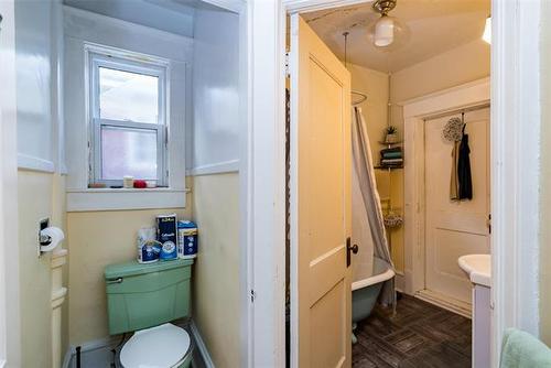 1033 Dorchester Ave, Winnipeg, MB 