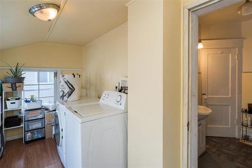 1033 Dorchester Ave, Winnipeg, MB 