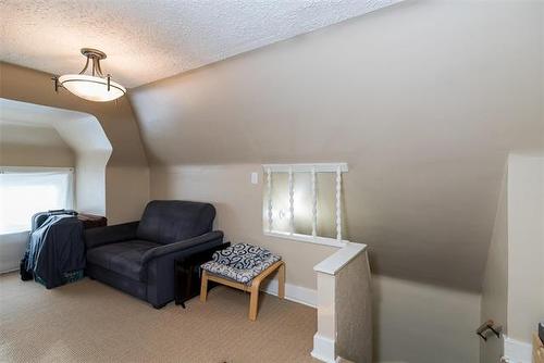 1033 Dorchester Ave, Winnipeg, MB 