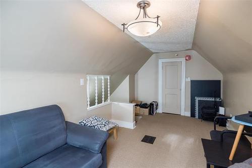 1033 Dorchester Ave, Winnipeg, MB 