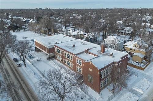 1033 Dorchester Ave, Winnipeg, MB 