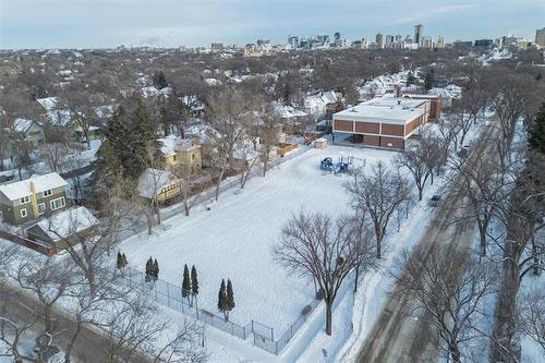 1033 Dorchester Ave, Winnipeg, MB 