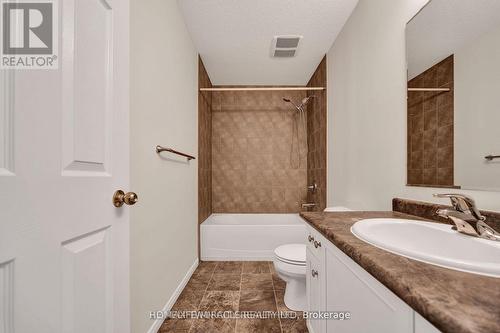 252 Countrystone Crescent, Kitchener, ON - Indoor Photo Showing Bathroom
