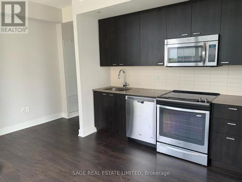 805 - 30 Roehampton Avenue, Toronto, ON - Indoor Photo Showing Kitchen With Upgraded Kitchen