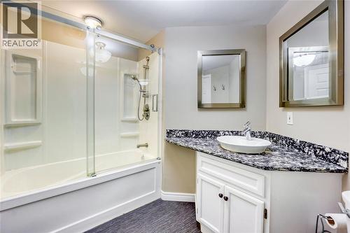 1520 Venetian Boulevard Unit# M108, Point Edward, ON - Indoor Photo Showing Bathroom