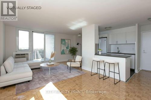 403 - 485 Huron Street, Toronto, ON - Indoor Photo Showing Living Room