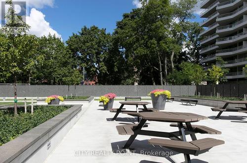 403 - 485 Huron Street, Toronto, ON - Outdoor