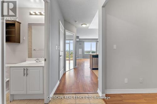 2206 - 133 Wynford Drive, Toronto, ON - Indoor Photo Showing Other Room