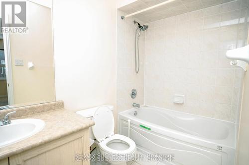384 Flagstone Way W, Newmarket, ON - Indoor Photo Showing Bathroom