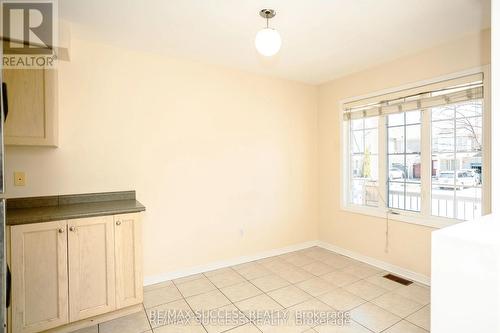 384 Flagstone Way W, Newmarket, ON - Indoor Photo Showing Other Room