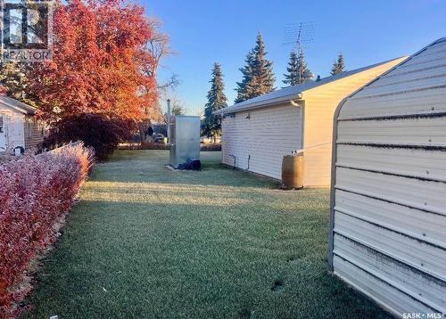 700 9Th Avenue W, Nipawin, SK - Outdoor
