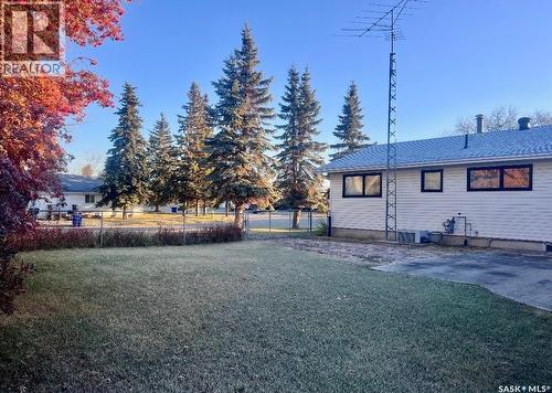 700 9Th Avenue W, Nipawin, SK - Outdoor