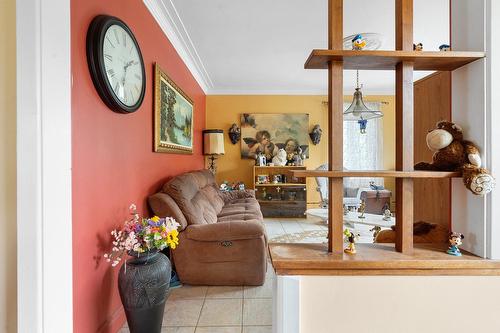 Salon - 7696 Boul. Ste-Anne, Château-Richer, QC - Indoor