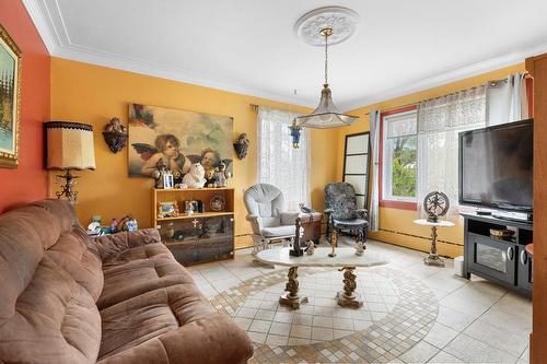 Salon - 7696 Boul. Ste-Anne, Château-Richer, QC - Indoor Photo Showing Living Room