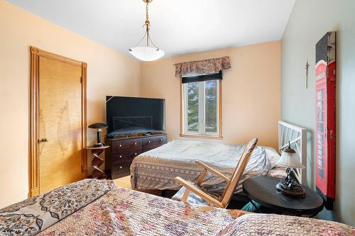 Chambre à coucher principale - 7696 Boul. Ste-Anne, Château-Richer, QC - Indoor Photo Showing Bedroom