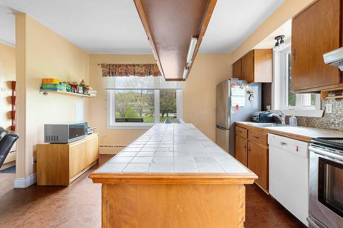 Cuisine - 7696 Boul. Ste-Anne, Château-Richer, QC - Indoor Photo Showing Kitchen