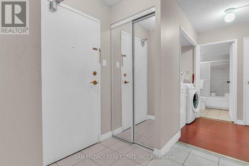 605 - 3590 Kaneff Crescent, Mississauga, ON - Indoor Photo Showing Laundry Room