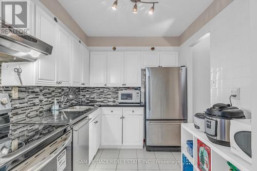 605 - 3590 Kaneff Crescent, Mississauga, ON - Indoor Photo Showing Kitchen With Stainless Steel Kitchen With Upgraded Kitchen