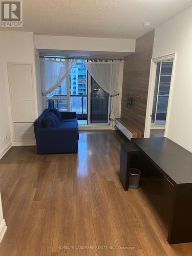 716 - 38 Cedarland Drive, Markham, ON - Indoor Photo Showing Living Room