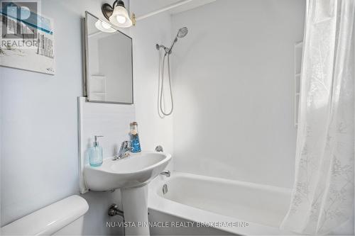 Bright bathroom - 81 Dunkirk Drive N, St. Thomas, ON - Indoor Photo Showing Bathroom