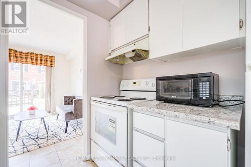 2 - 401 Keats Way, Waterloo, ON - Indoor Photo Showing Kitchen