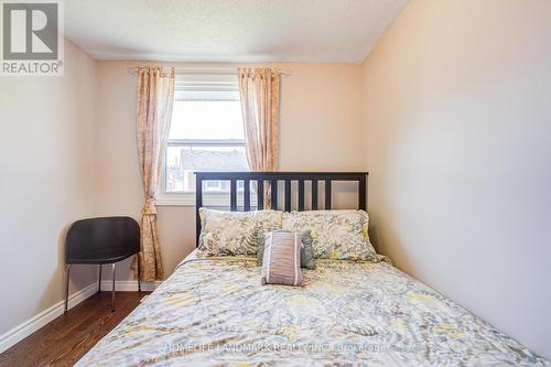 2 - 401 Keats Way, Waterloo, ON - Indoor Photo Showing Bedroom