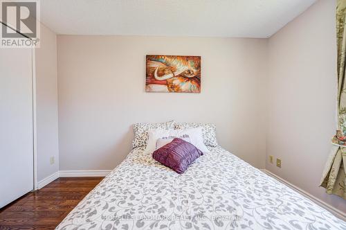 2 - 401 Keats Way, Waterloo, ON - Indoor Photo Showing Bedroom