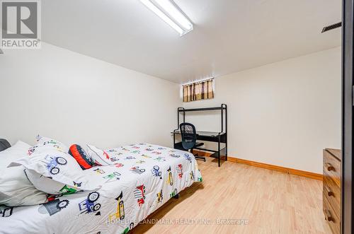2 - 401 Keats Way, Waterloo, ON - Indoor Photo Showing Bedroom