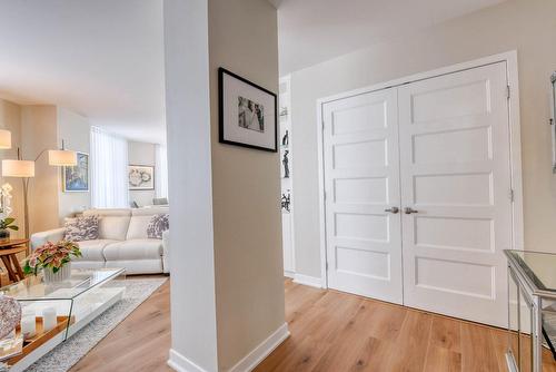 Passageway - 401-2335 Rue Des Équinoxes, Montréal (Saint-Laurent), QC - Indoor Photo Showing Other Room