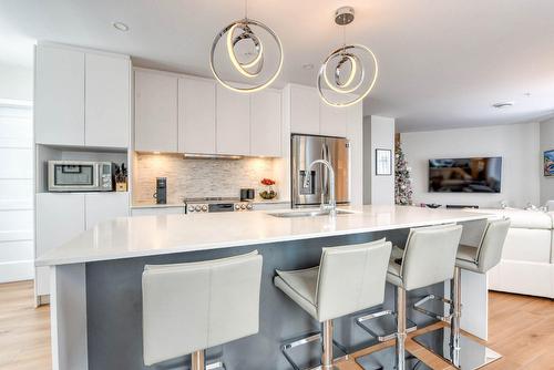 Kitchen - 401-2335 Rue Des Équinoxes, Montréal (Saint-Laurent), QC - Indoor Photo Showing Kitchen With Upgraded Kitchen