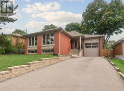 17 JILL CRESCENT  Toronto, ON M9B 6B2