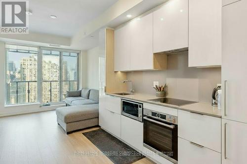 Kitchen - 2006 - 28 Freeland Street, Toronto, ON - Indoor Photo Showing Kitchen With Upgraded Kitchen